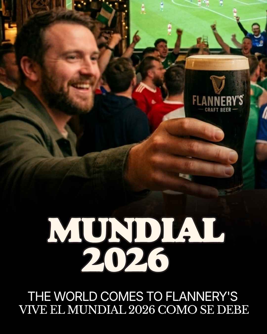 Fanáticos viendo el Mundial 2026 con cervezas artesanales en Flannery's Beer House, pub irlandés en Santiago